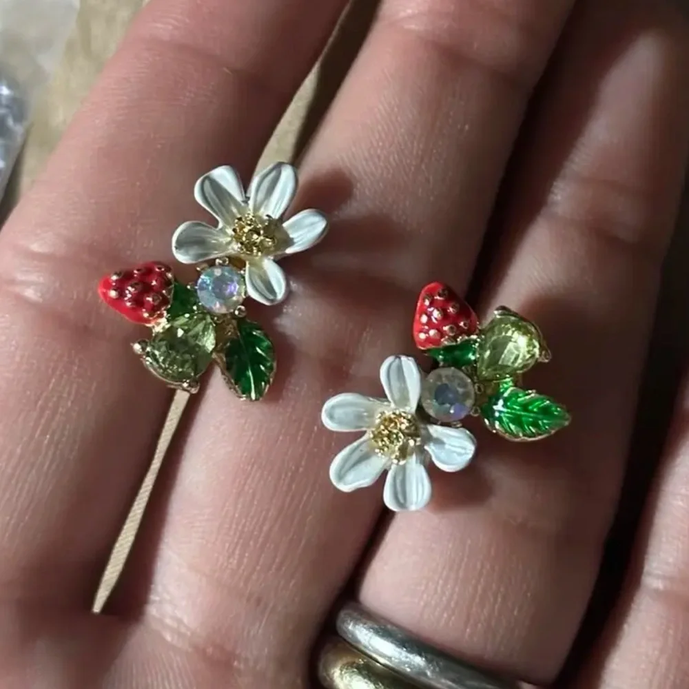 🍓Unique Floral Fruity Cluster Crystal Statement Earrings